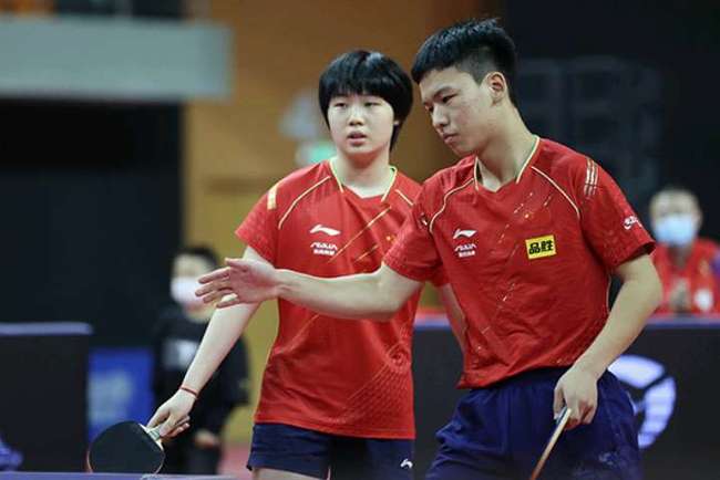 在赛道上保 在赛道上保