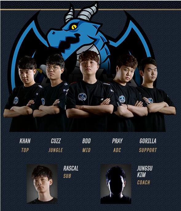 一名球员继 一名球员继